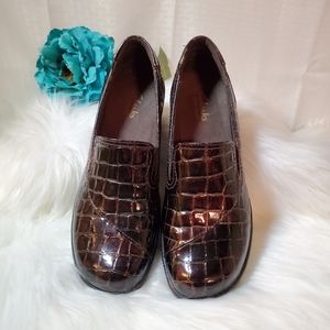 Clarks loafers Sz 8 animal print brown